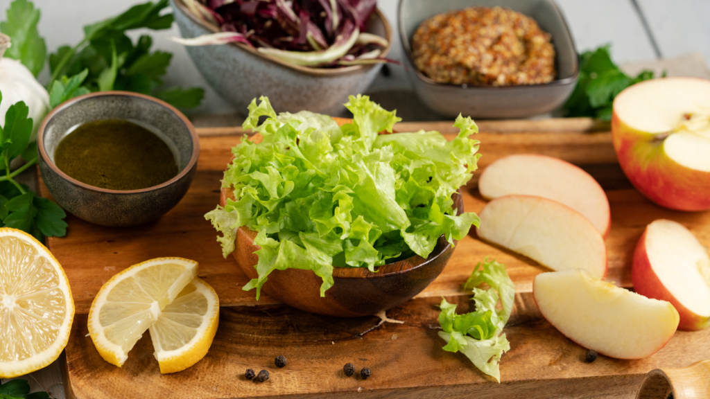 Endiviensalat mit Äpfeln